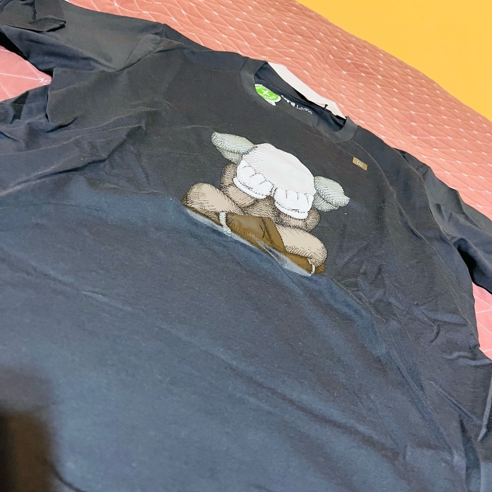 Kaws Uniqlo Men’s Medium T-shirt